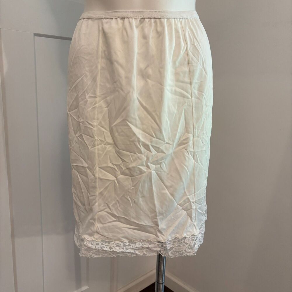 Vintage Movie Star size Medium Lace Frilly Coquette Slip Skirt